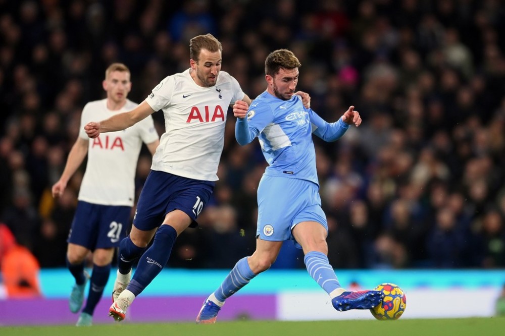 包含凯恩连续十场比赛得分超过绝杀，公牛挑战极限！的词条